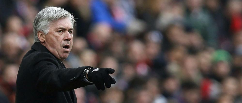 cEs ist kalt in Kanada. Aber Carlo Ancelotti hat ja schicke Handschuhe.