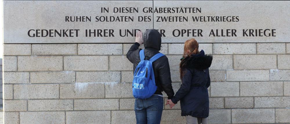 Jugendaustausch, wie hier im vergangenen Jahr - 70 Jahre nach Kriegsende - zwischen Deutschen, Russen und Polen, ist immer noch die beste, wirksamste Prophylaxe gegen Abgrenzung, Hass und Krieg, sagt unser Autor, Superintendent im Kirchenkreis Teltow-Zehlendorf