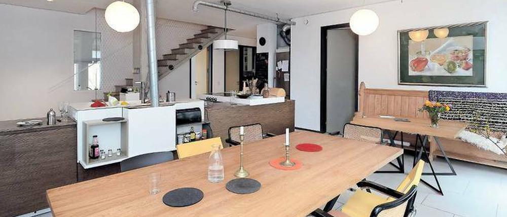 Leben auf dem Spreefeld bedeutet leben in einer Gemeinschaft. Hier die Küche einer Clusterwohnung, die die elf Bewohner je nach Laune nutzen.