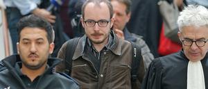Der PwC-Angestellte Antoine Deltour (Mitte) soll die brisanten Dokumente aus seiner Firma entwendet haben.