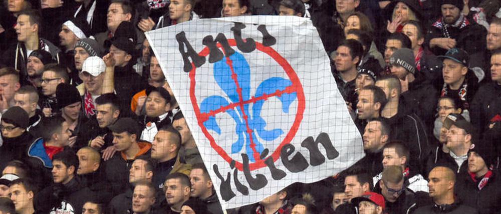 Keine Freunde fürs Leben. Fans von Eintracht Frankfurt mögen Darmstadt 98 nicht - und umgekehrt.