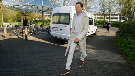 Montagmorgen erschien Ex-Arcandor-Chef Thomas Middelhoff an seiner neuen Arbeitsstelle.