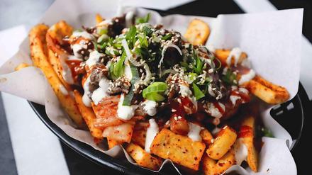 Kimchi Fries: Pommes mit vergorenem Kohl und hausgemachten Soßen.