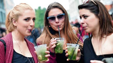 Hoch die Becher! Das traditionelle Getränk beim Myfest ist der Caipirinha, wenngleich Anwohner ihn dieses Jahr nicht verkaufen dürfen.