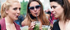 Hoch die Becher! Das traditionelle Getränk beim Myfest ist der Caipirinha, wenngleich Anwohner ihn dieses Jahr nicht verkaufen dürfen.