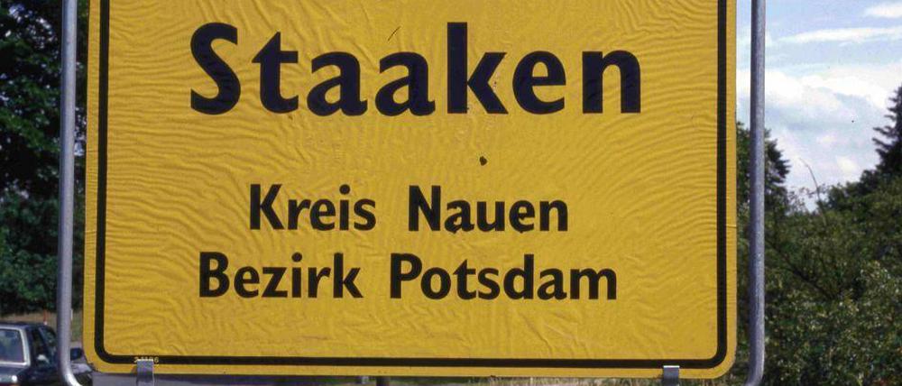 1990, kein Wort von Berlin. Dieser Teil von Staaken gehörte zur DDR. - Spandau-Newsletter: leute.tagesspiegel.de