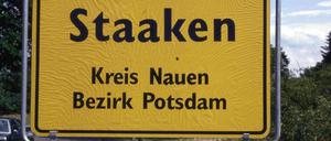 1990, kein Wort von Berlin. Dieser Teil von Staaken gehörte zur DDR. - Spandau-Newsletter: leute.tagesspiegel.de