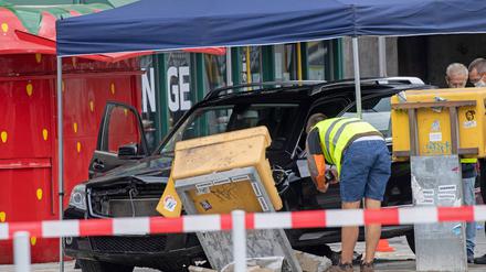 Ein SUV raste am Sonntag vorm Bahnhof Zoo in eine Menschengruppe. Sechs Personen wurden verletzt, drei davon schwer. 