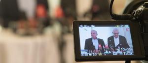 Läuft. - CDU-Landesvorsitzender Thomas Strobl (li.) und der grüne baden-württembergische Ministerpräsident Winfried Kretschmann stehen vor der ersten grün-schwarzen Koalition.