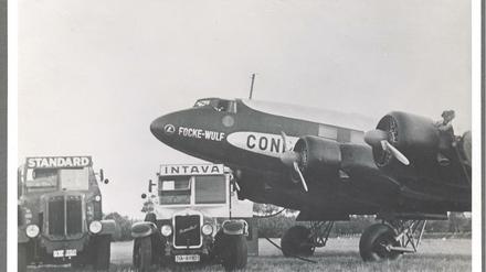 Die Condor wird für den Transatlantikflug betankt. 