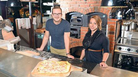 Kochender Nachkomme. Robert Havemann jun. führt gemeinsam mit Lisa Meyer die Feinkost &amp; Gourmetküche Rosa Lisbert in der Markthalle 10 in Moabit. 