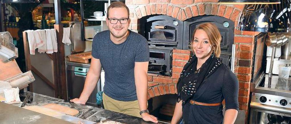 Kochender Nachkomme. Robert Havemann jun. führt gemeinsam mit Lisa Meyer die Feinkost & Gourmetküche Rosa Lisbert in der Markthalle 10 in Moabit.