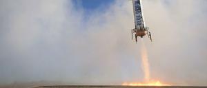 Ab dafür! Amazon-Chef Jeff Bezos' Transportunternehmen Blue Origin erobert das Weltall mit Raketen, die wieder auf der Erde landen. 