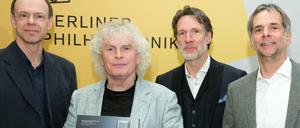 Vier Freunde sollt ihr sein: Orchesterlvorstand Ulrich Knörzer, Sir Simon Rattle, Medienvorstand Olaf Maninger und Intendant Martin Hoffmann