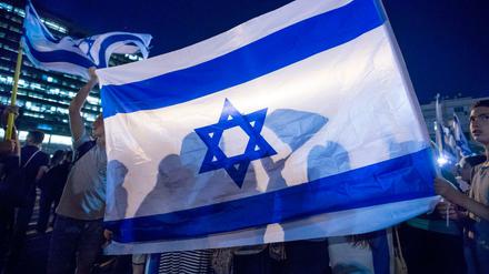 Israelis demonstrieren in Tel Aviv. 