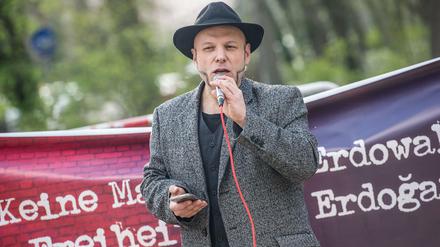 "Keine Macht dem Erwowahn" - unter diesem Motto demonstrierten die Piraten mit ihrem Landesvorsitzenden Bruno Kramm bereits vor drei Wochen - am gestrigen Freitag gab es deswegen Ärger.