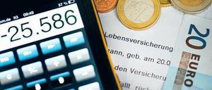 Weniger sicher: Der Garantiezins sinkt seit Jahren. Viele Versicherungsunternehmen setzen auf neue, flexiblere Tarife.
