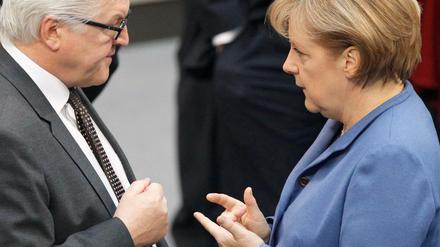 Frank-Walter Steinmeier (SPD) und Angela Merkel (CDU) 2013 im Bundestag.