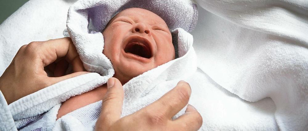Der Mutterschutz gilt in Deutschland in den letzten sechs Wochen vor der Entbindung sowie acht Wochen danach.