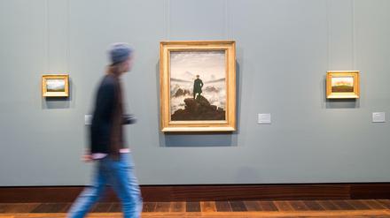 Gemälde "Der Wanderer über dem Nebelmeer" von Caspar David Friedrich in der wieder eröffneten Hamburger Kunsthalle.