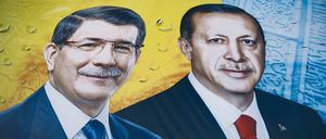 Der Machtkampf zwischen dem türkischen Ministerpräsidenten Davutoglu (links) und Präsident Erdogan wird immer deutlicher.