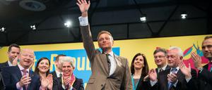Christian Lindner, FDP-Bundesvorsitzender, mit Präsidiumsmitgliedern beim Bundesparteitag der Liberalen im April. 