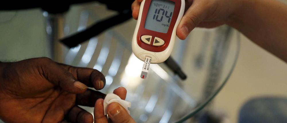 Als Ursachen führt die Studie unter anderem Diagnosefehler, Überdosierungen oder vermeidbare Komplikationen an.