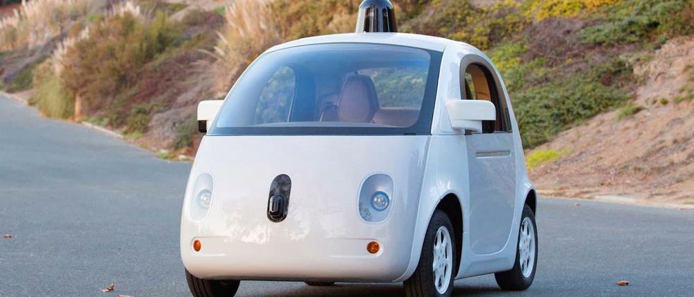 Autonomes Auto: Google hat bereits die Technik für ein selbstfahrendes Auto entwickelt, künftig arbeitet der Internetkonzern mit dem Autobauer Fiat Chrysler zusammen.