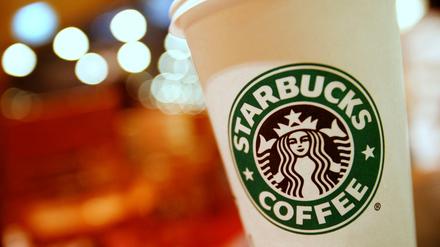 Ein Amerikanerin will Millionen von Starbucks, weil ihr Eiskaffee viel Eis enthielt.