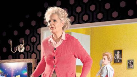 Im Grauen verwandt. Mutter und Tante in „Tyrannis“.