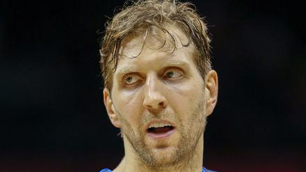 Basketballstar Dirk Nowitzki will sine Karriere bei den Dallas Mavericks beenden.