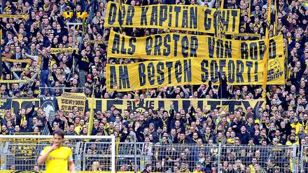 Den Reisenden will man nicht aufhalten. Mats Hummels ist bei den Fans von Borussia Dortmund nicht mehr gern gesehen. Schlimme Beleidigungen musste der Weltmeister am Samstagnachmittag aber nicht über sich ergehen lassen. 
