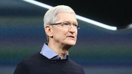 Apple-Chef Tim Cook in seinem Hauptquartier in Cupertino (USA) ein kleineres iPhone SE vorgestellt.