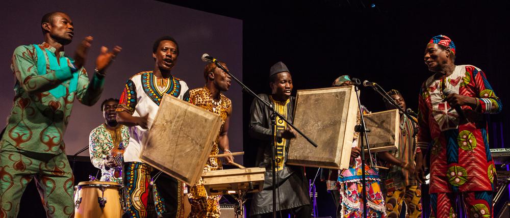 Ebo Taylor (r.) bei seinem Auftritt im Haus der Kulturen der Welt.