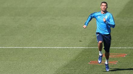 Auf dem Sprung ins Finale? Cristian Ronaldo musste nach einem missglückten Fallrückzieher pausieren.