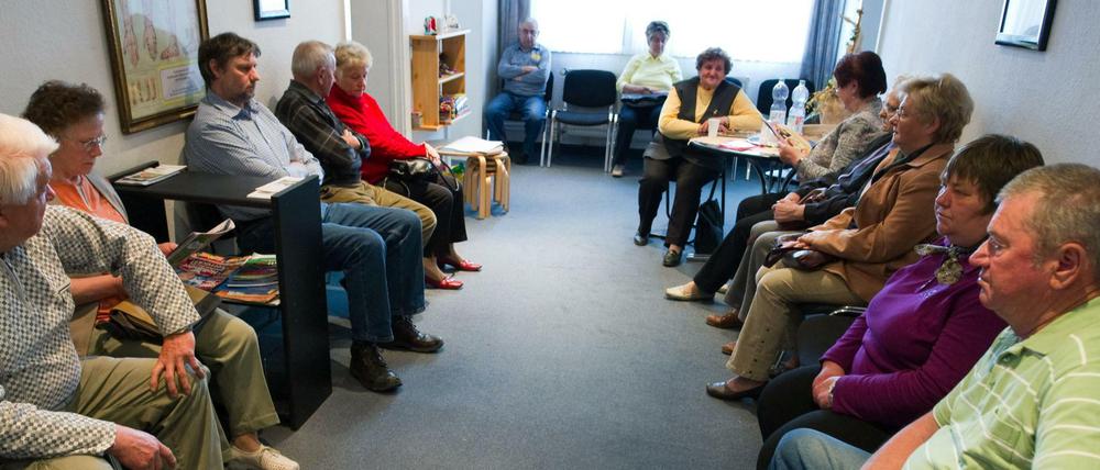 Ohne Geduld geht nichts: Patienten im Wartezimmer. .