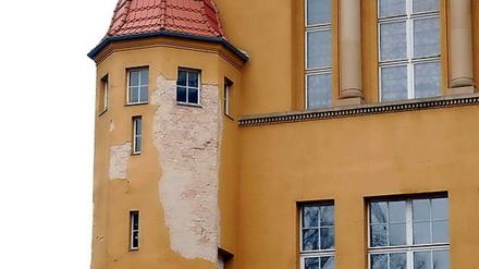 Symbol für den Sanierungsstau: Die Fichtenberg-Oberschule in Steglitz machte in den letzten Monaten immer wieder Schlagzeilen als besonders sanierungsbedürftige Schule im Bezirk