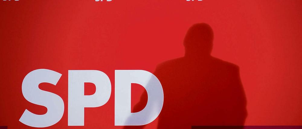 Der Schatten des SPD-Vorsitzenden und Bundeswirtschaftsministers Sigmar Gabriel