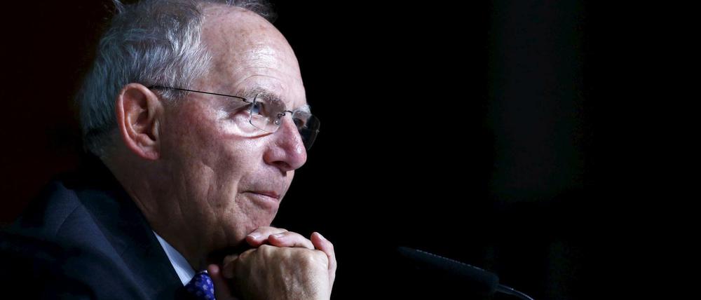 Geringverdiener sollen nach dem Willen von Bundesfinanzminister Wolfgang Schäuble (CDU) vom Staat künftig einen Zuschuss zu den Betriebsrenten erhalten.