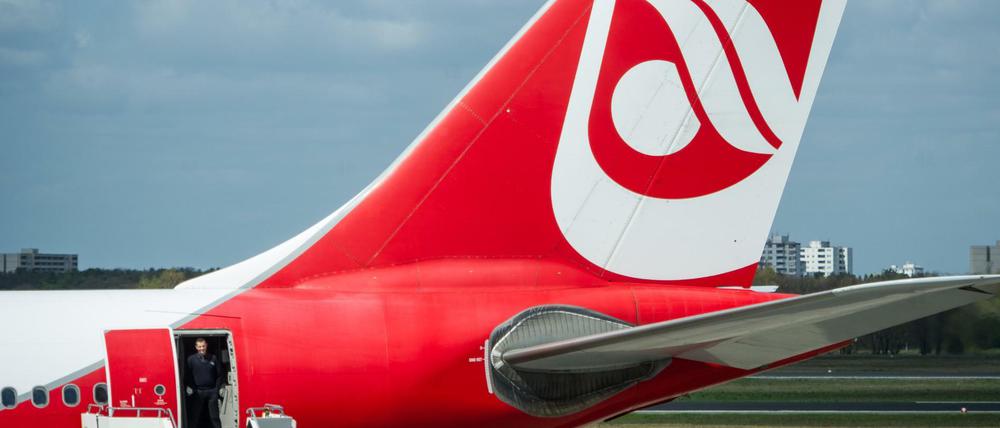 Bitte aussteigen. Wegen eines Bombenscherzes dürfte ein Air-Berlin-Passagier nicht mitfliegen.