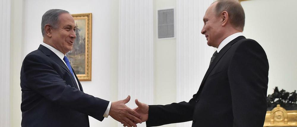 Hand drauf. Mehrfach haben sich Netanjahu (l.) und Putin in den vergangenen Monaten getroffen. 