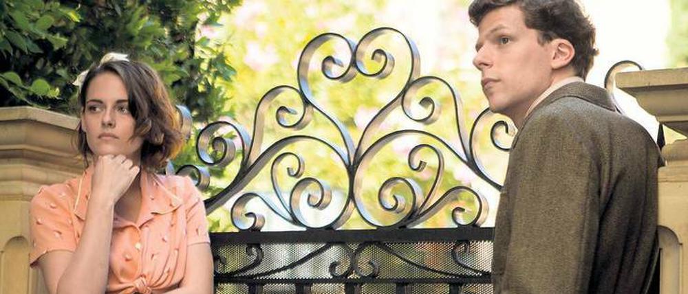 Szene aus "Café Society" mit Kristen Stewart (l.) und Jesse Eisenberg.