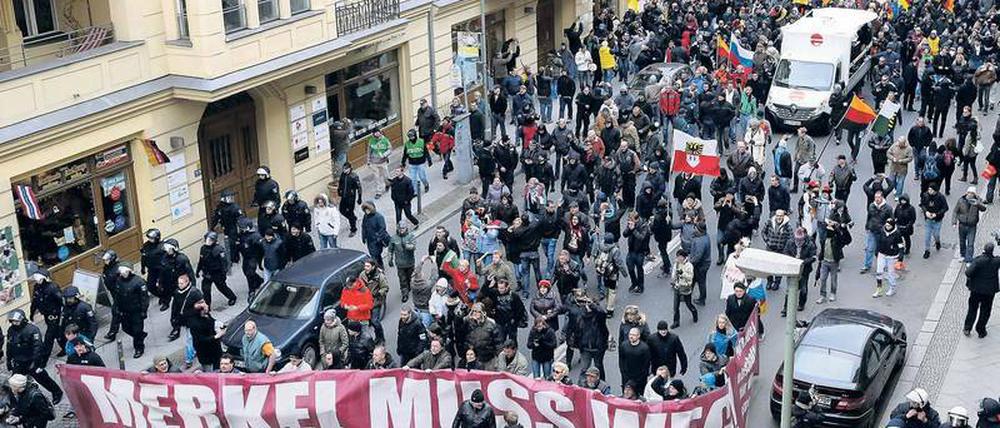 Vorlauf. Am 12. März kam überraschend viele Rechte nach Berlin, um gegen Merkel zu demonstrieren.