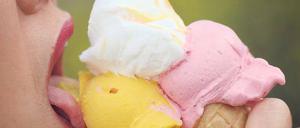 Zahlreicher Zucker. Überernährung ist ein Faktor, der Diabetes ausbrechen lässt.