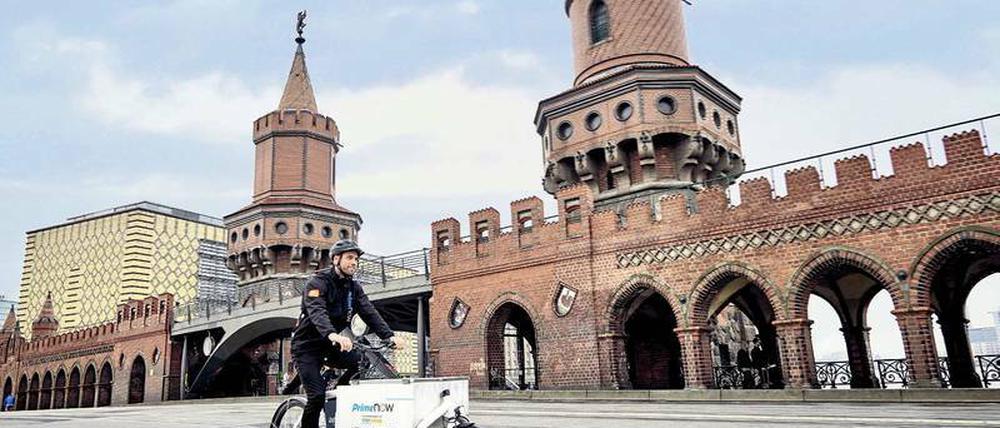 Auf Tour. In ein bis zwei Stunden liefern Kuriere mit Elektrofahrrädern und Kleintransportern die Amazon-Waren in Berlin aus.