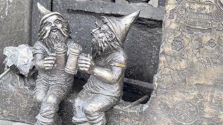 Die Breslauer Zwerge sind eine Touristenattraktion. Diese beide hier – „Polonikus“ und „Germanikus“ – feiern die deutsch-polnische Freundschaft.