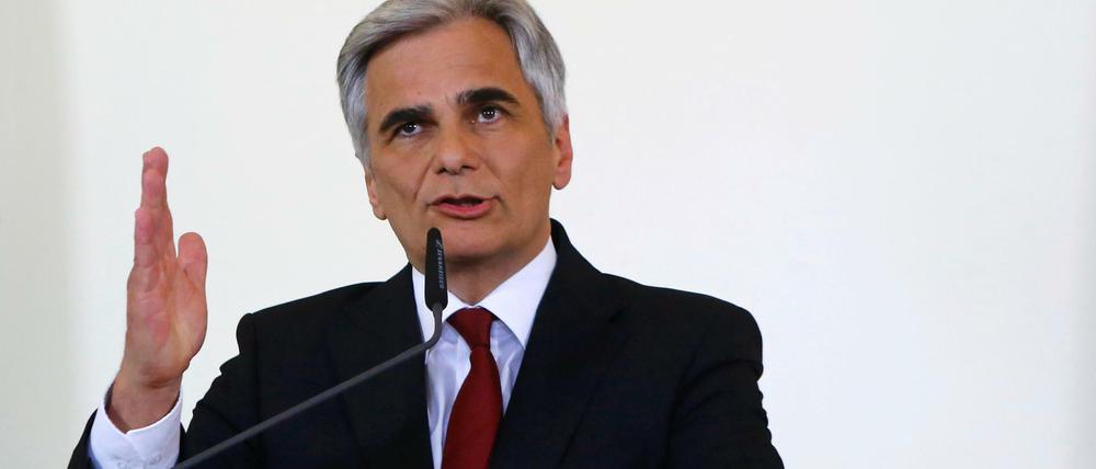 Werner Faymann erklärt seinen Rücktritt von allen Ämtern.