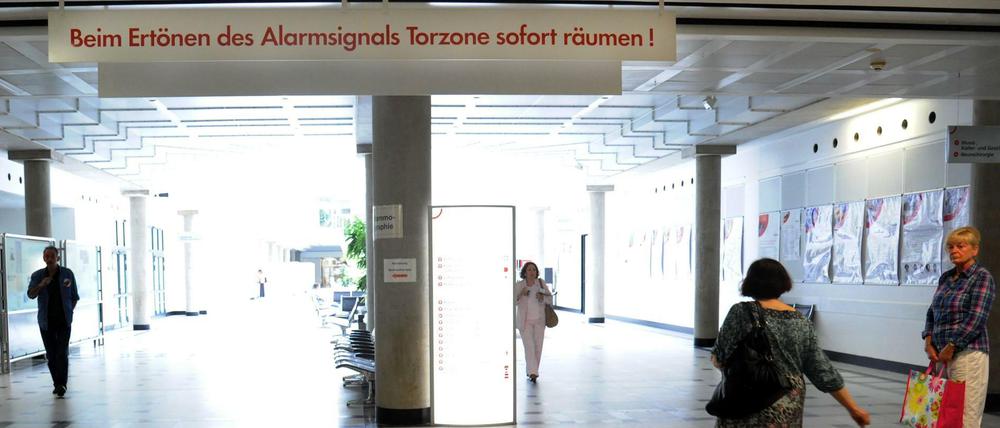 Der Eingang im Vivantes-Klinikum Neukölln 2012 - oft ist es dort viel voller.