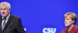 Bundeskanzlerin Angela Merkel (CDU) und CSU-Chef Horst Seehofer beim CSU-Parteitag in München 