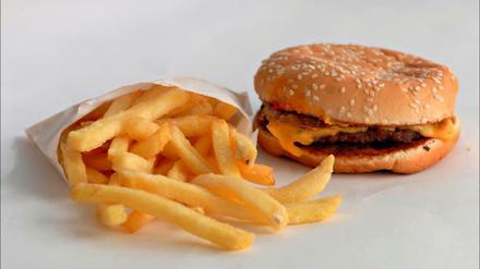 An der Straße des 17. Juni wurde eine Fastfood-Filiale überfallen.